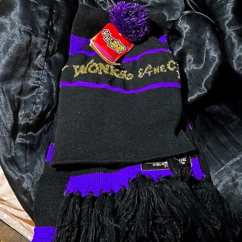 Brand new willy Wonka hat and scarf